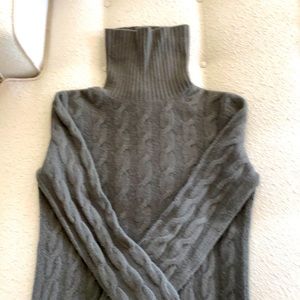 Loro Piana cashmere sweater. No pills.